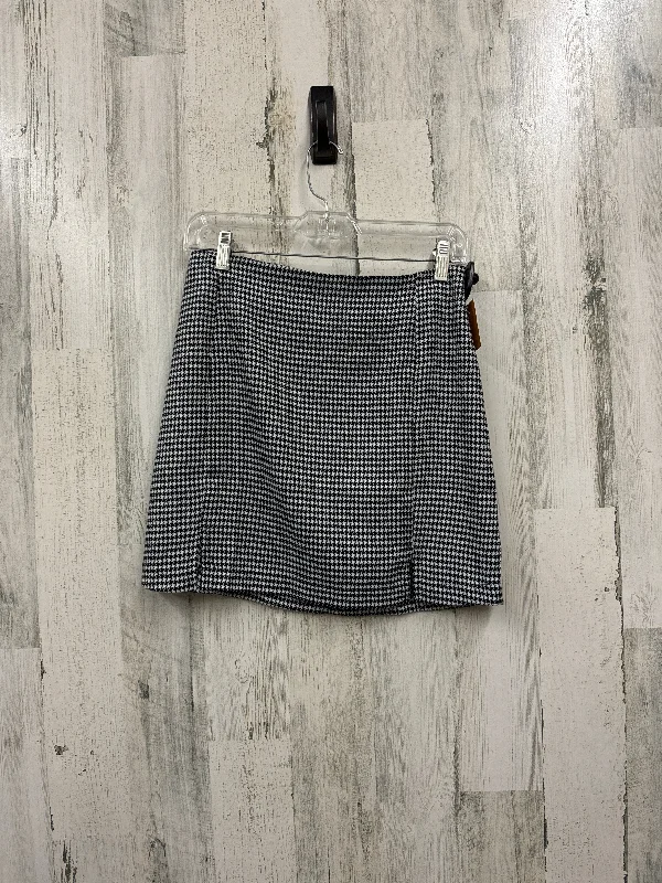 Skirt Mini & Short By Love On A Hanger  Size: 10